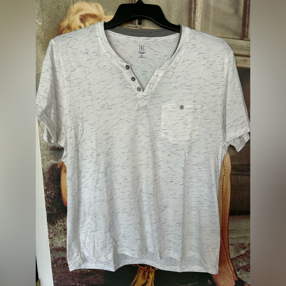 Men’s International Concepts INC v-neck stylish t-shirt. Size XL.